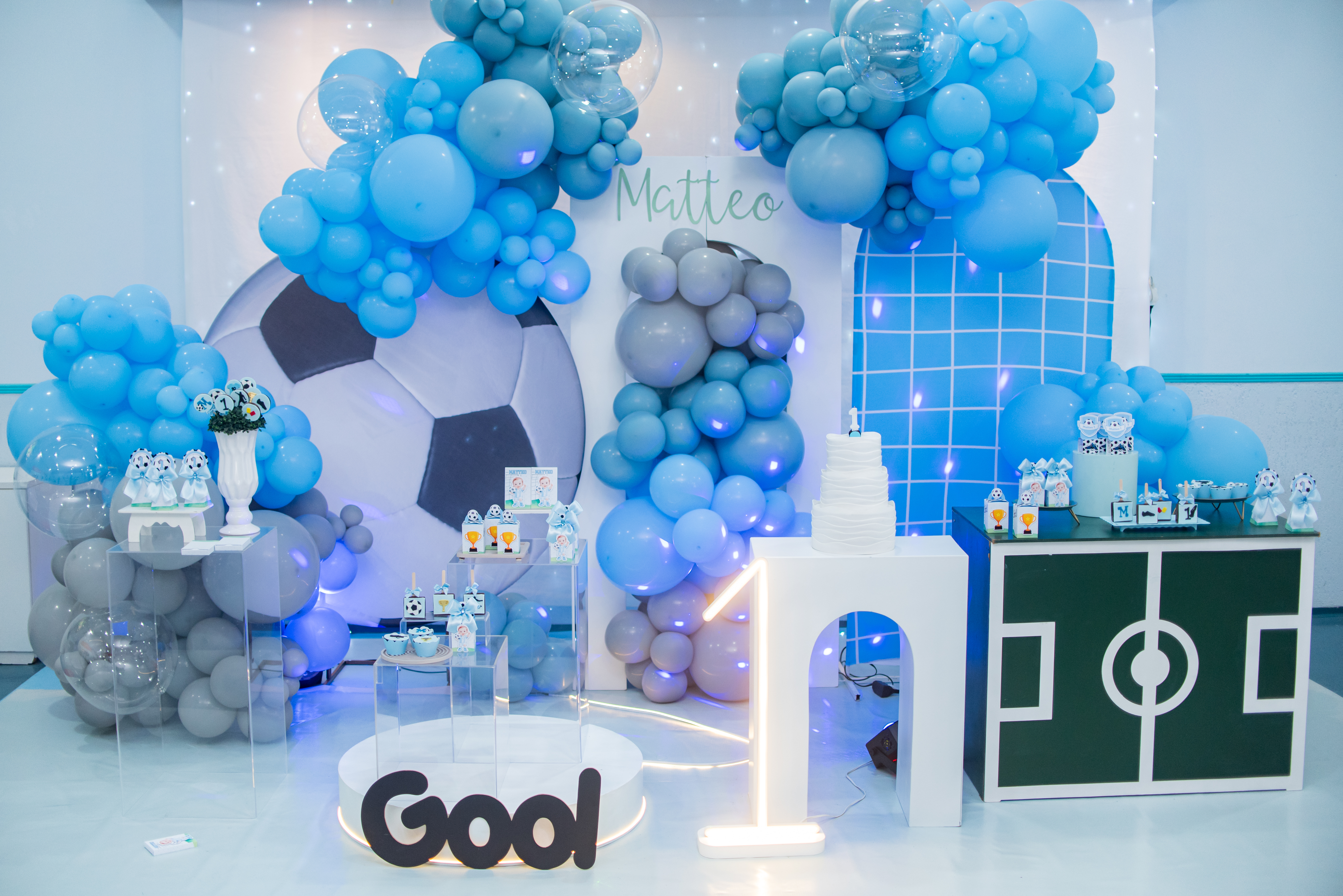 Mesa decorada com tema infantil